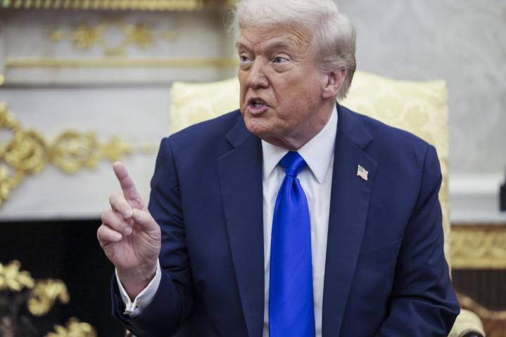 Trump insiste en que Canadá busca “influir ilegalmente” en caso de aranceles en el Supremo