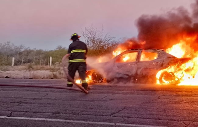 Se incendia vehículo en carretera Acuña – Zaragoza en San Carlos