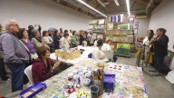 El Grupo ZheBRA recrea su taller y comparte el arte puro de este colectivo de artistas