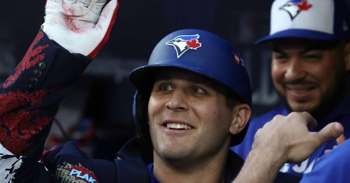 Jays are winning homer game with Yankees, hit five in Game 2