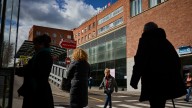 Los profesionales sanitarios de Madrid tendrán mejoras salariales y habrá refuerzos en las urgencias