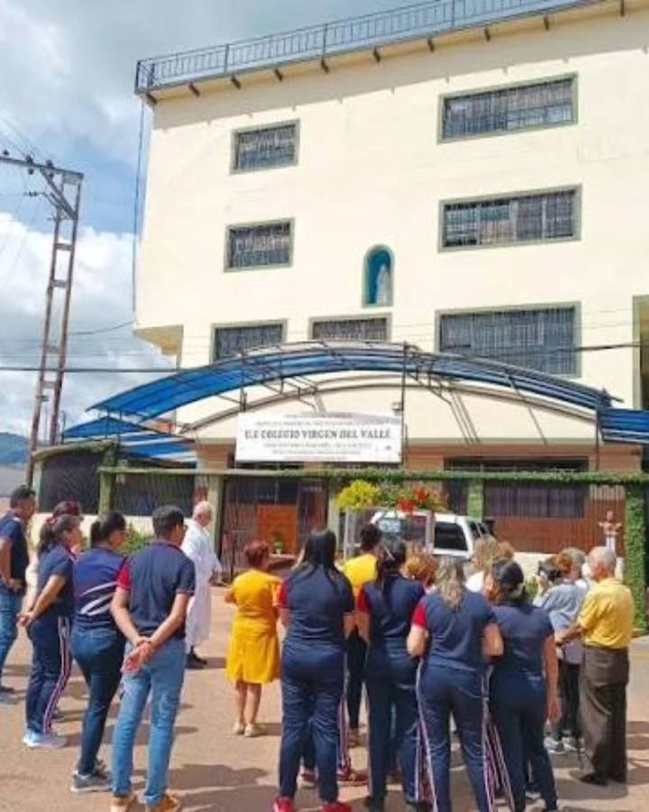 Joven hiere a tres personas en colegio de Arjona por cumplir «reto viral»