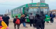 Grupo de transportistas pinchan llanta de bus de la empresa 'Los Loritos': "La seguridad es primero"