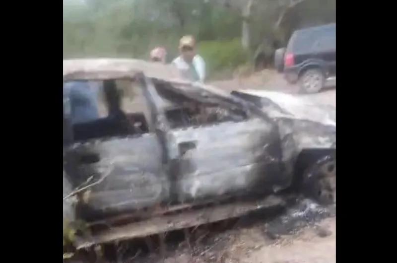 Incendian y destruyen camioneta, 48 horas después de sufrir un vuelco