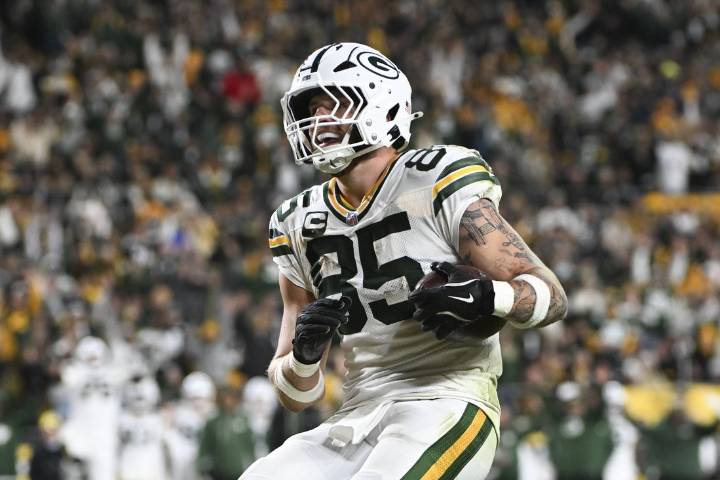 Deadspin | Jordan Love outplays Aaron Rodgers as Packers top Steelers