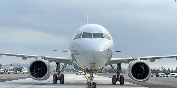 Colorado air traffic controllers receive $0 paycheck four weeks into government shutdown