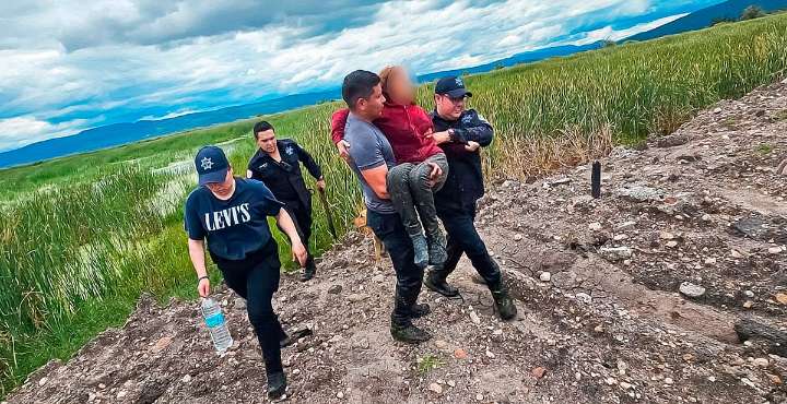 Rescatan a turista extraviada en zona de balnearios de Huandacareo