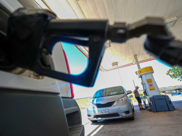 Los precios de la gasolina podrían subir en EEUU: cuándo serán los aumentos