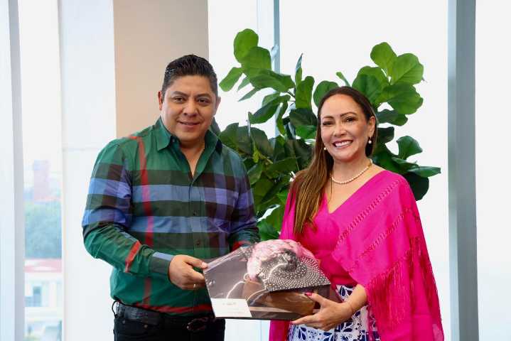 Ricardo Gallardo y Samanta Smith afinan detalles para la presentación del “Xantolo” en Guanajuato
