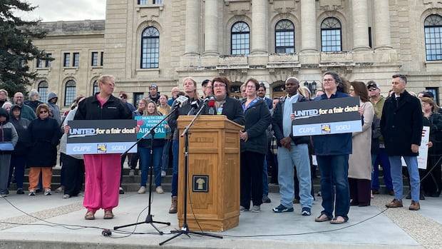 Dozens of Sask. health-care workers rally for contract, better working conditions