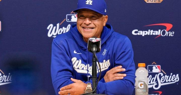 Dodgers manager Dave Roberts walks back travel comments