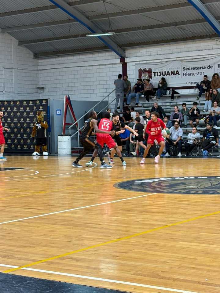Reyes 64-69 Colosos