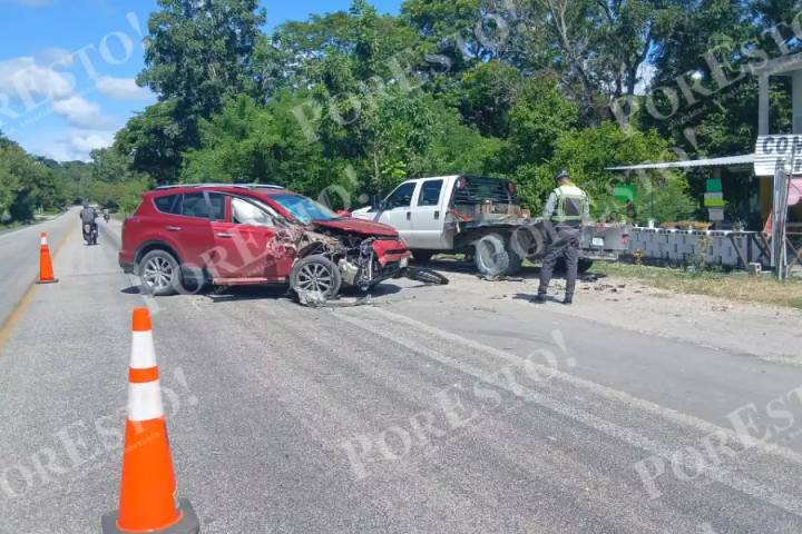 Fuerte accidente: Camionetas chocan en la carretera federal Escárcega
