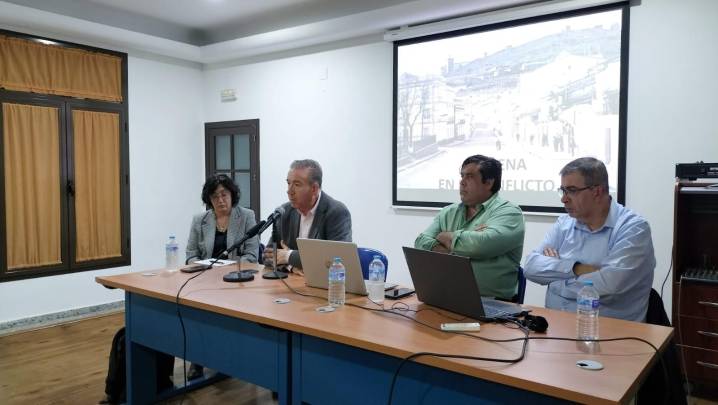 El Ayuntamiento de Aracena promueve exhumar los cuerpos de asesinados en la Guerra Civil de la fosa común del Cementerio