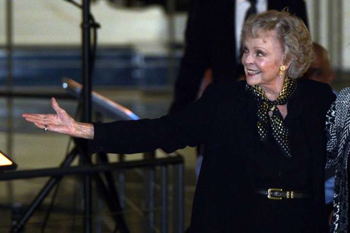 Fallece June Lockhart, leyenda de la televisión y estrella de 'Lassie', a los 100 años