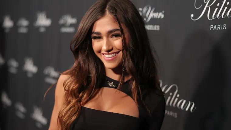 Bronzed ‘SI’ Swim star flaunts sculpted bikini bod in golden string bikini