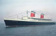 Mira como el famoso trasatlántico SS United States da su último salto al mar en Florida para convertirse en el arrecife artificial más grande del mundo