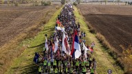 Miles de estudiantes de Serbia claman contra el régimen en el primer aniversario de la tragedia en la estación de tren de Novi Sad