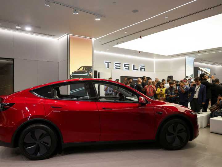 Tesla sales jump as buyers scramble before EV tax credit expires
