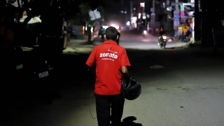 Delhi woman calls Zomato driver by his name, this is what happens next: Netizens react