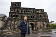Santiago Posteguillo, en la frontera que cambió el mundo: "Julio César no fue un dictador porque un dictador nunca perdona a sus enemigos"