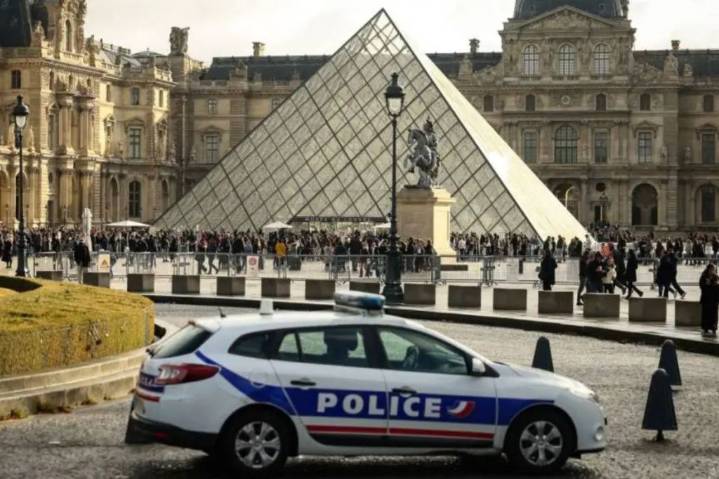 Louvre looter suspects arrested — just in time - News | InDaily, Inside South Australia