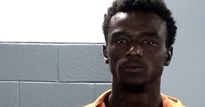 Mullins man charged in shooting