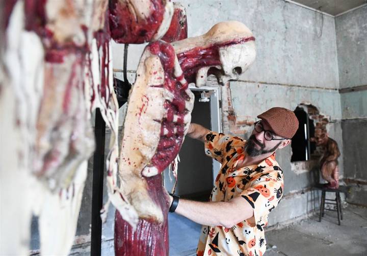 It’s a scary good time at Pittsburgh’s Halloween attractions thanks to these custom prop artists
