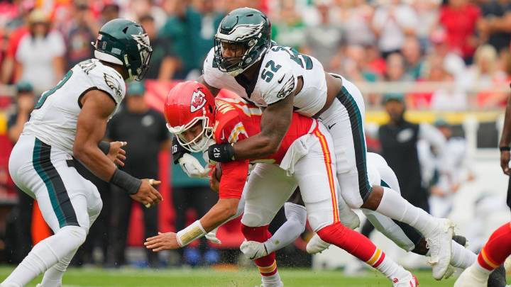 Eagles’ pass rusher Za’Darius Smith announces his retirement