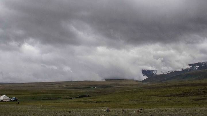 La Aemet mantiene avisos en trece provincias por lluvia, viento y mala mar