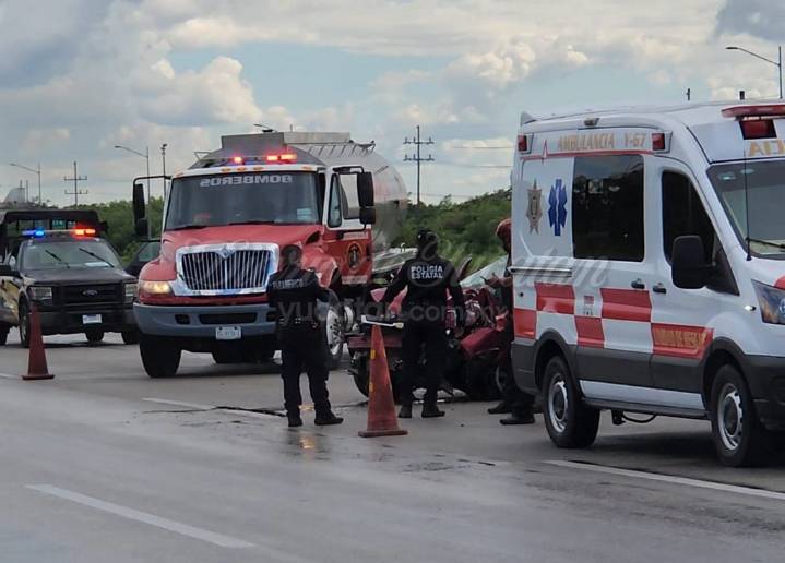 Aparatoso accidente en la carretera Mérida-Progreso: dos atrapados en un vehículo