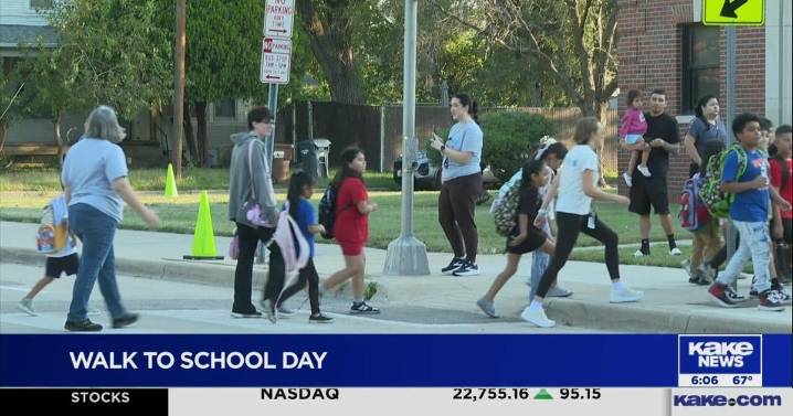 Wichita elementary school celebrates 3rd annual 'Walk to School Day'
