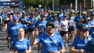 ¿Corrió una carrera? Siga estas recomendaciones de expertos para estirar y recuperarse después del esfuerzo físico