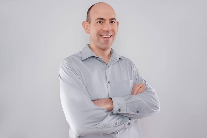 Soy alto, blanco y con genes motilones, por Reuben Morales