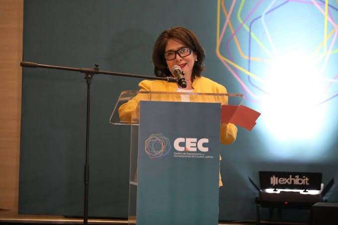 Reconoce CCE a Laura Zaragoza como empresaria del año