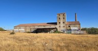 Subastan la antigua alcoholera de Tejares