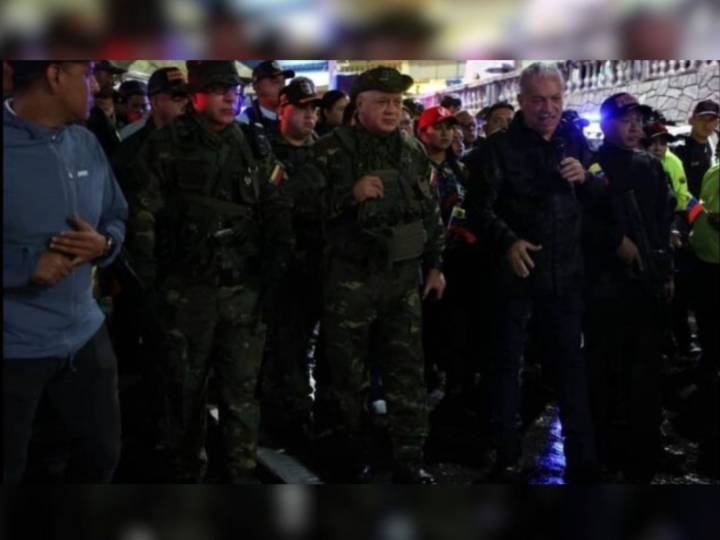 Las perlas madrugadoras de Diosdado Cabello: “Esta es una revolución pacífica, pero armada”