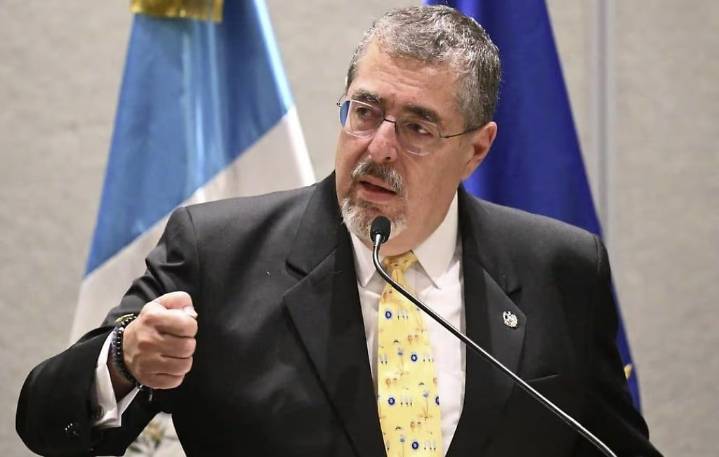 Presidente de Guatemala denuncia un intento de "golpe de Estado" instigado desde la Fiscalía