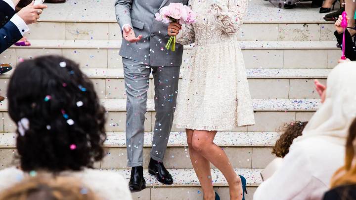 Un economista revela cuánto dinero hay que dar en una boda: "Ni siquiera cubre el cubierto en la mayoría de los casos"