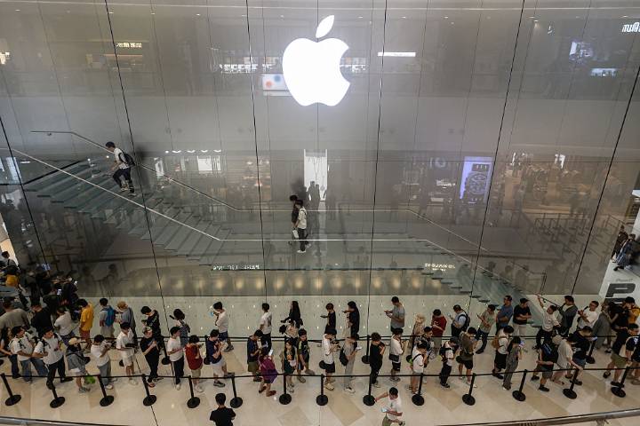 Apple threatens to drop ‘Ask App Not to Track’ privacy pop
