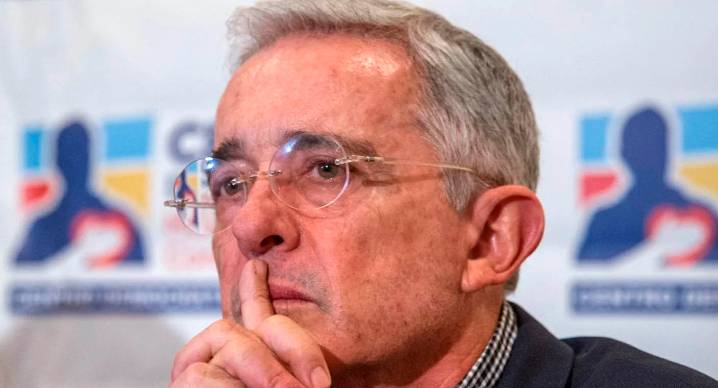 Absuelven al expresidente de Colombia, Álvaro Uribe, de todos los cargos por soborno de testigos y fraude procesal