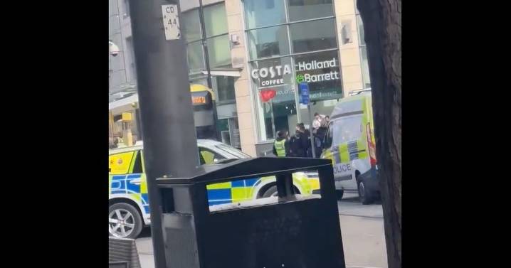 Police called over man 'lashing out with broken bottle' in Manchester city centre