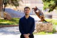 De Chihuahua al mundo: ingeniero de la UACh logra triple titulación