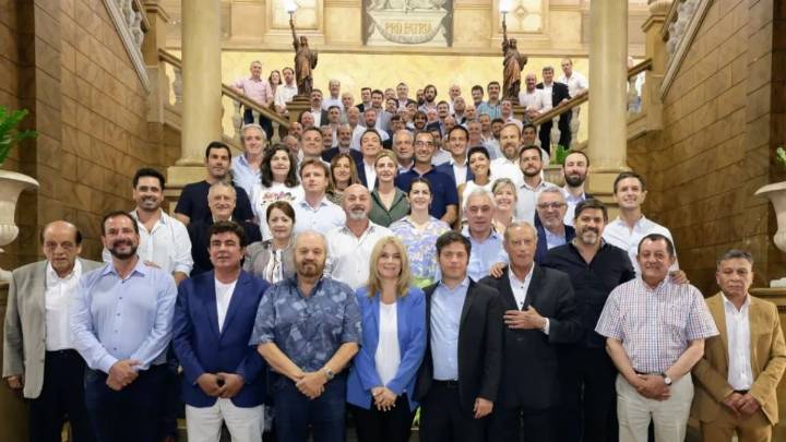 Kicillof se reunirá con más de 40 intendentes para proyectar los próximos 14 meses