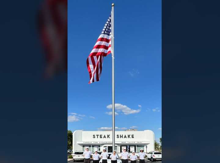 Steak ‘n Shake Begins Installation of Tallest American Flags at Its...