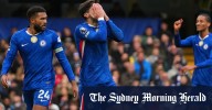 Sunderland stun Chelsea; Man United make it three in a row; Newcastle snatch late win
