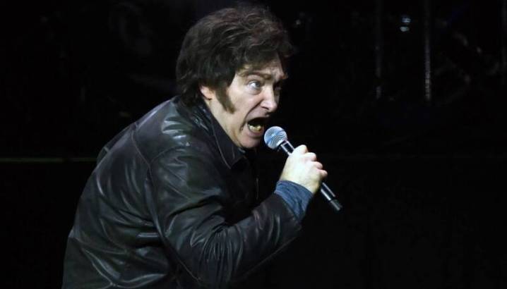 Vergüenza ajena: Milei y un show bizarro en medio del narcoescándalo