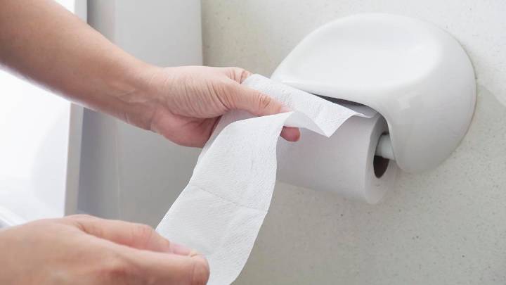 Descubren "contaminantes eternos" cancerígenos en el papel higiénico ¿Hay que alarmarse?