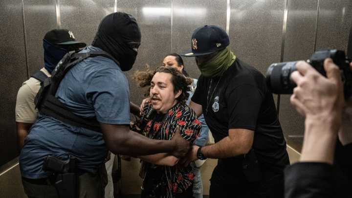 Journalists shoved by federal agents outside New York immigration court