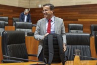 Gallardo se blinda ante las dudas internas y Ferraz lo acepta como mal menor: "No va a ganar pero no hay tiempo para hacer cambios"